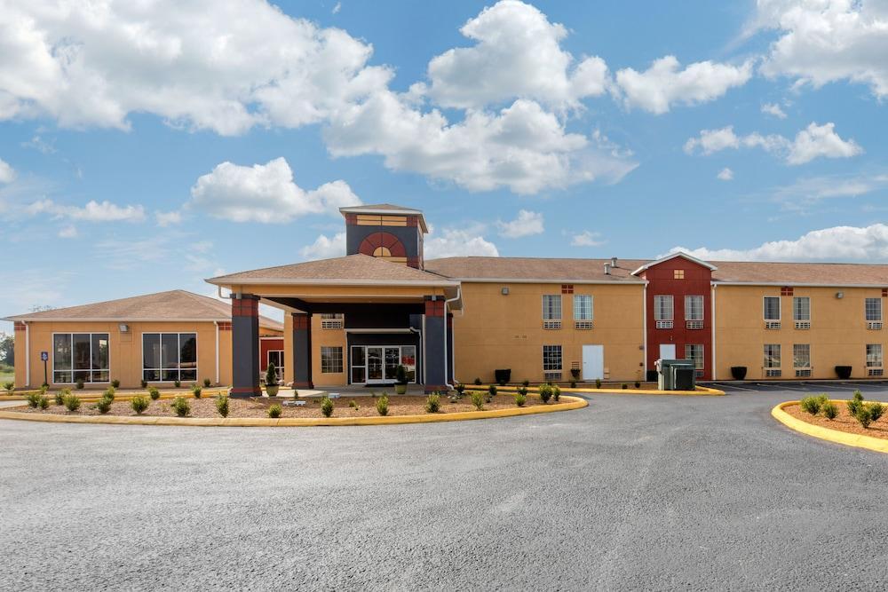 Quality Inn Cadiz Exterior photo