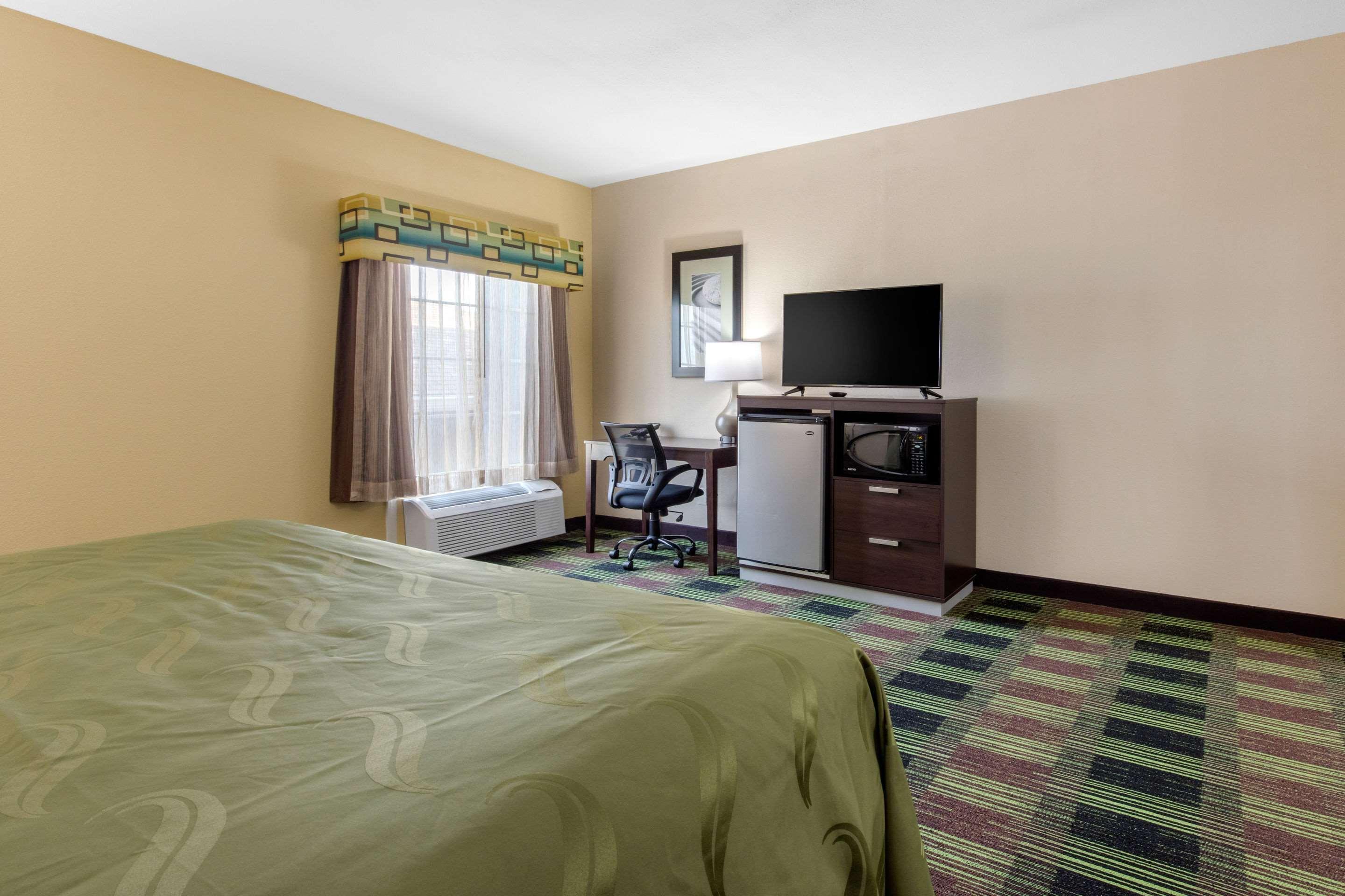 Quality Inn Cadiz Exterior photo