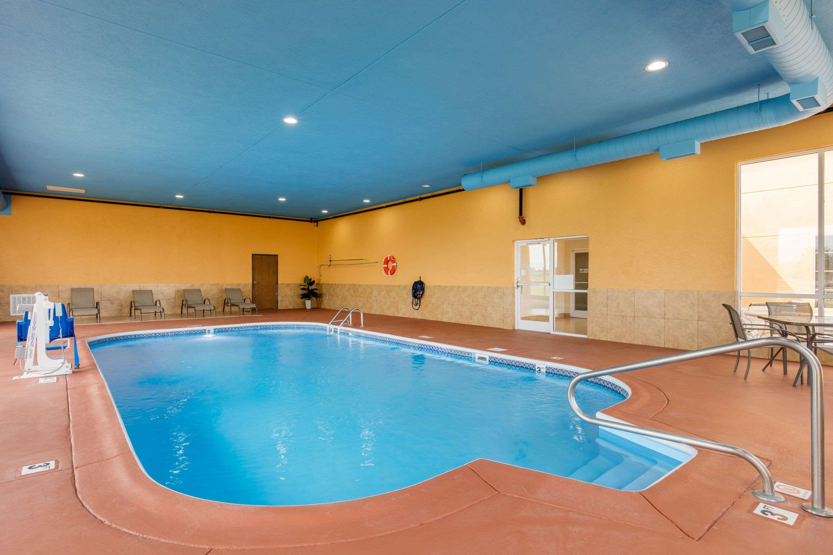 Quality Inn Cadiz Exterior photo
