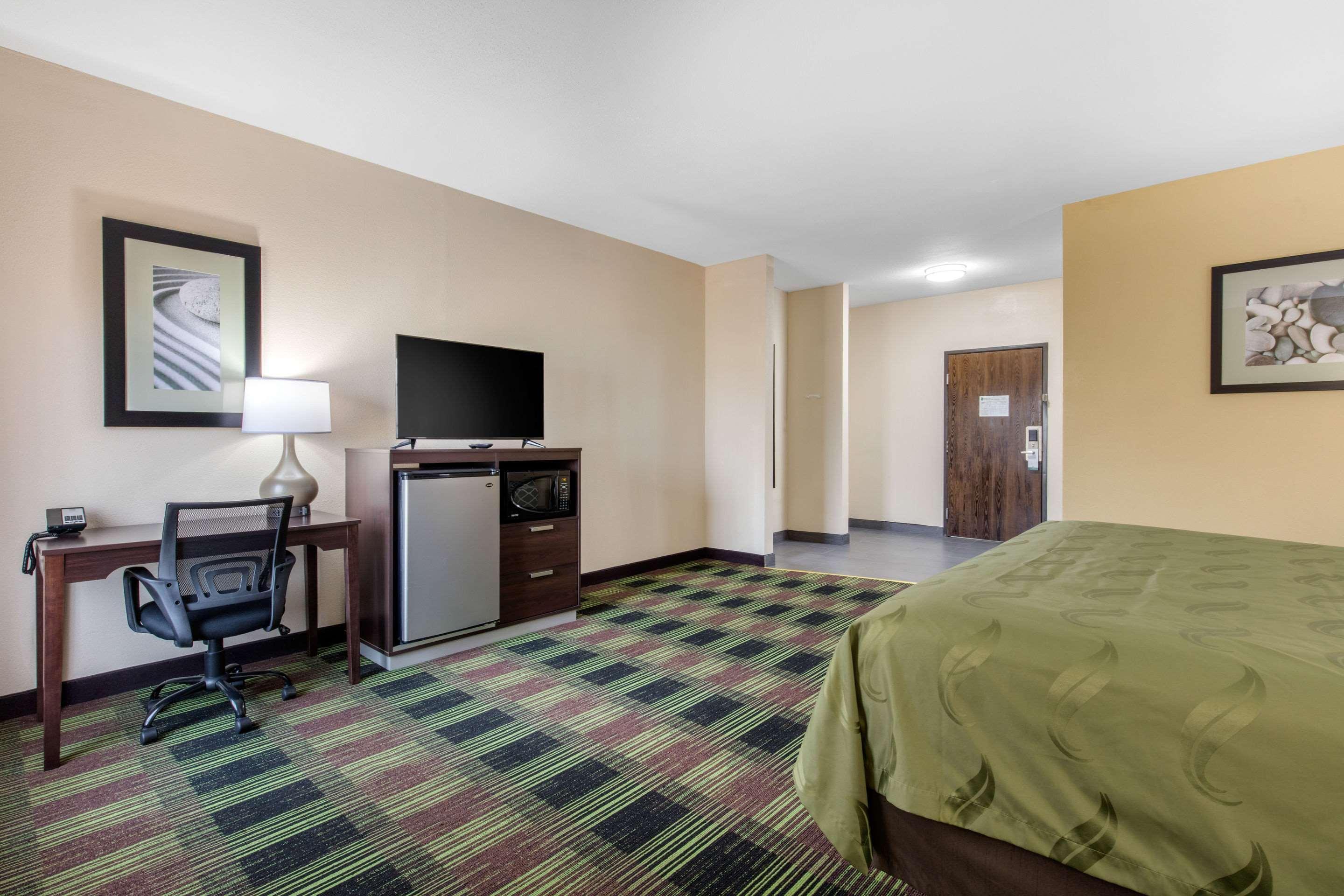 Quality Inn Cadiz Exterior photo