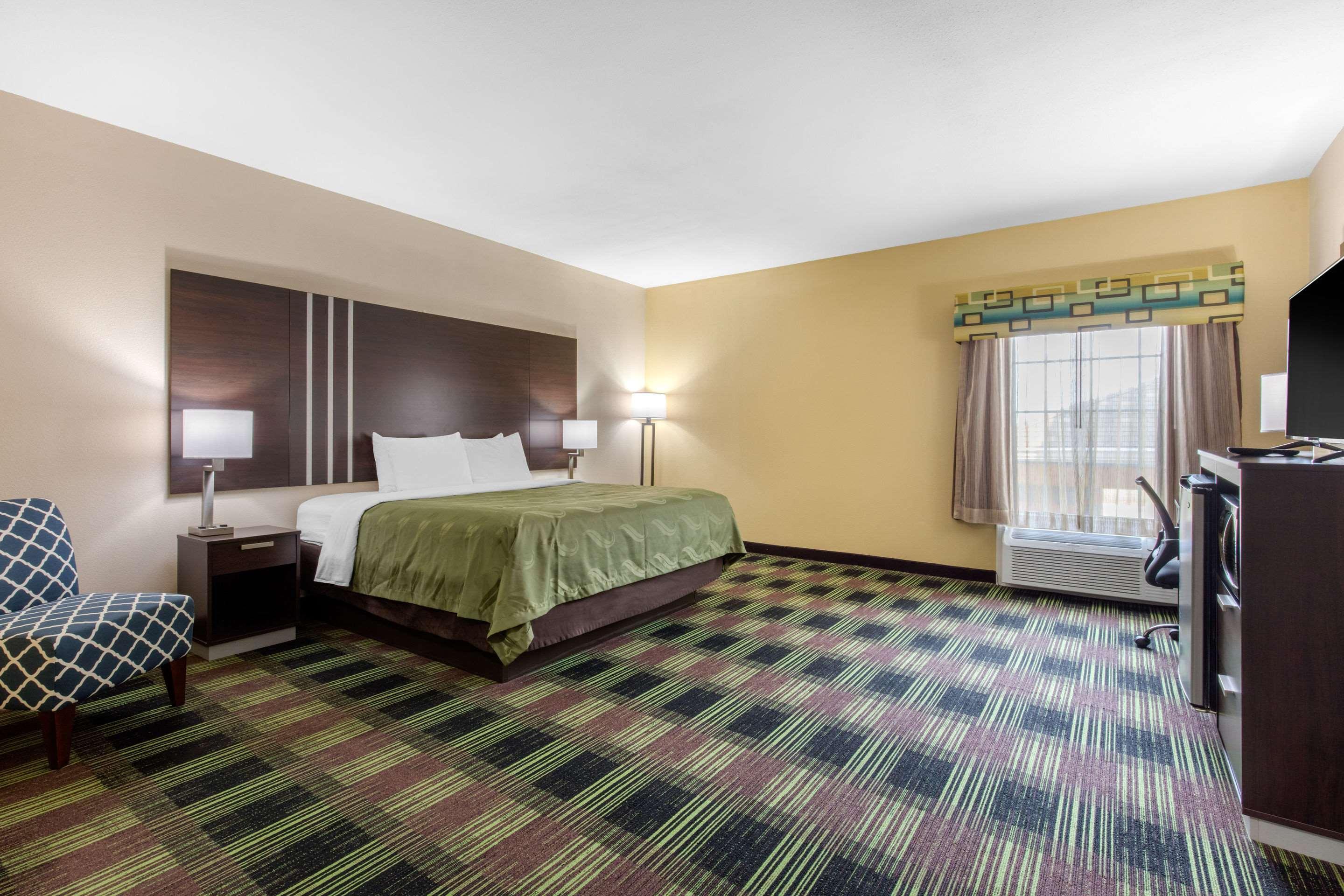 Quality Inn Cadiz Exterior photo