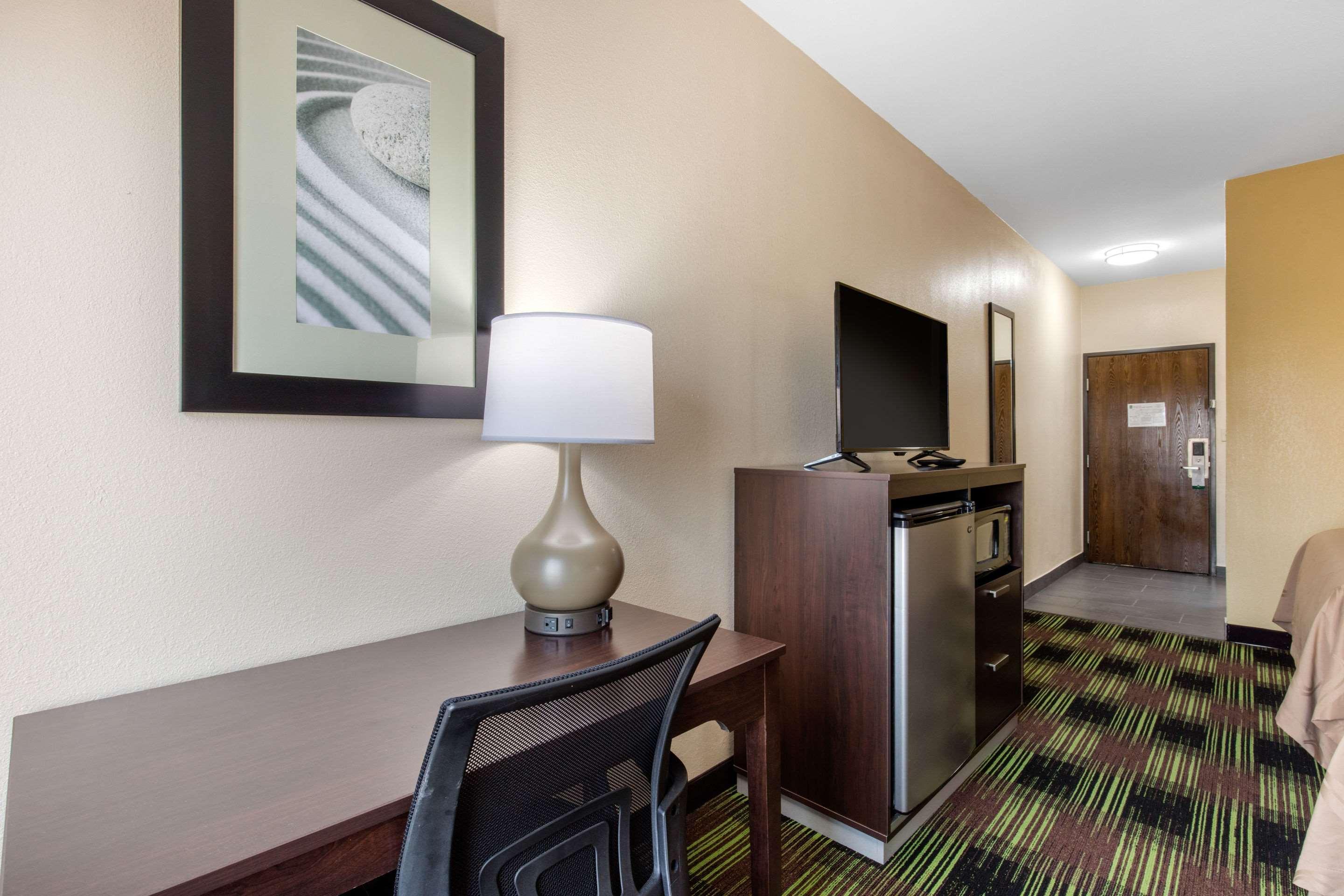 Quality Inn Cadiz Exterior photo