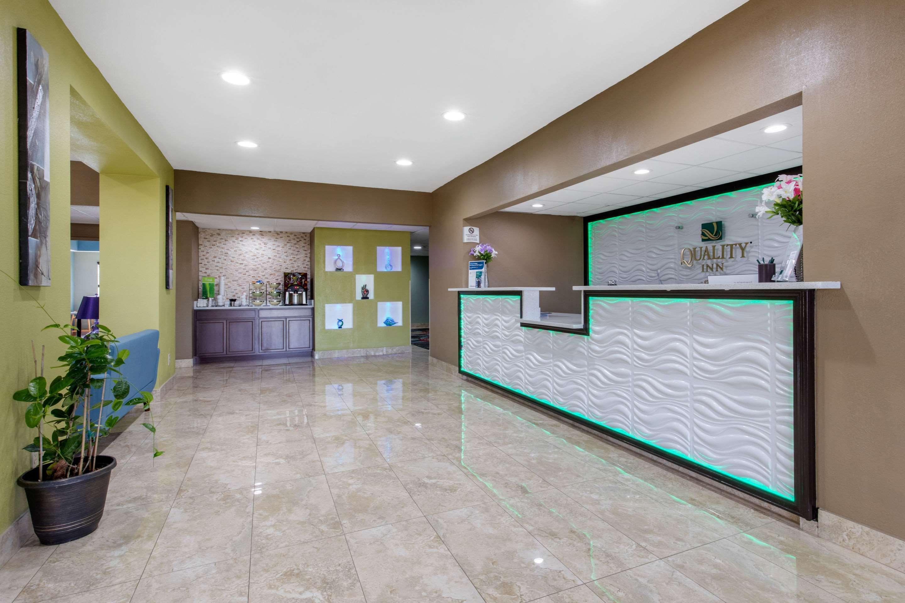 Quality Inn Cadiz Exterior photo