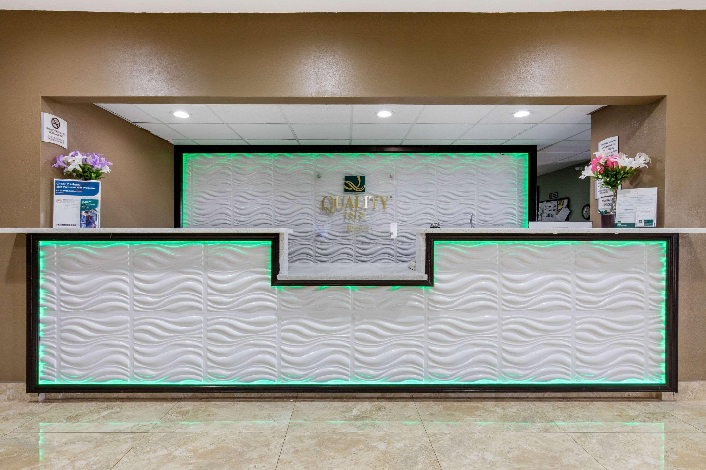 Quality Inn Cadiz Exterior photo