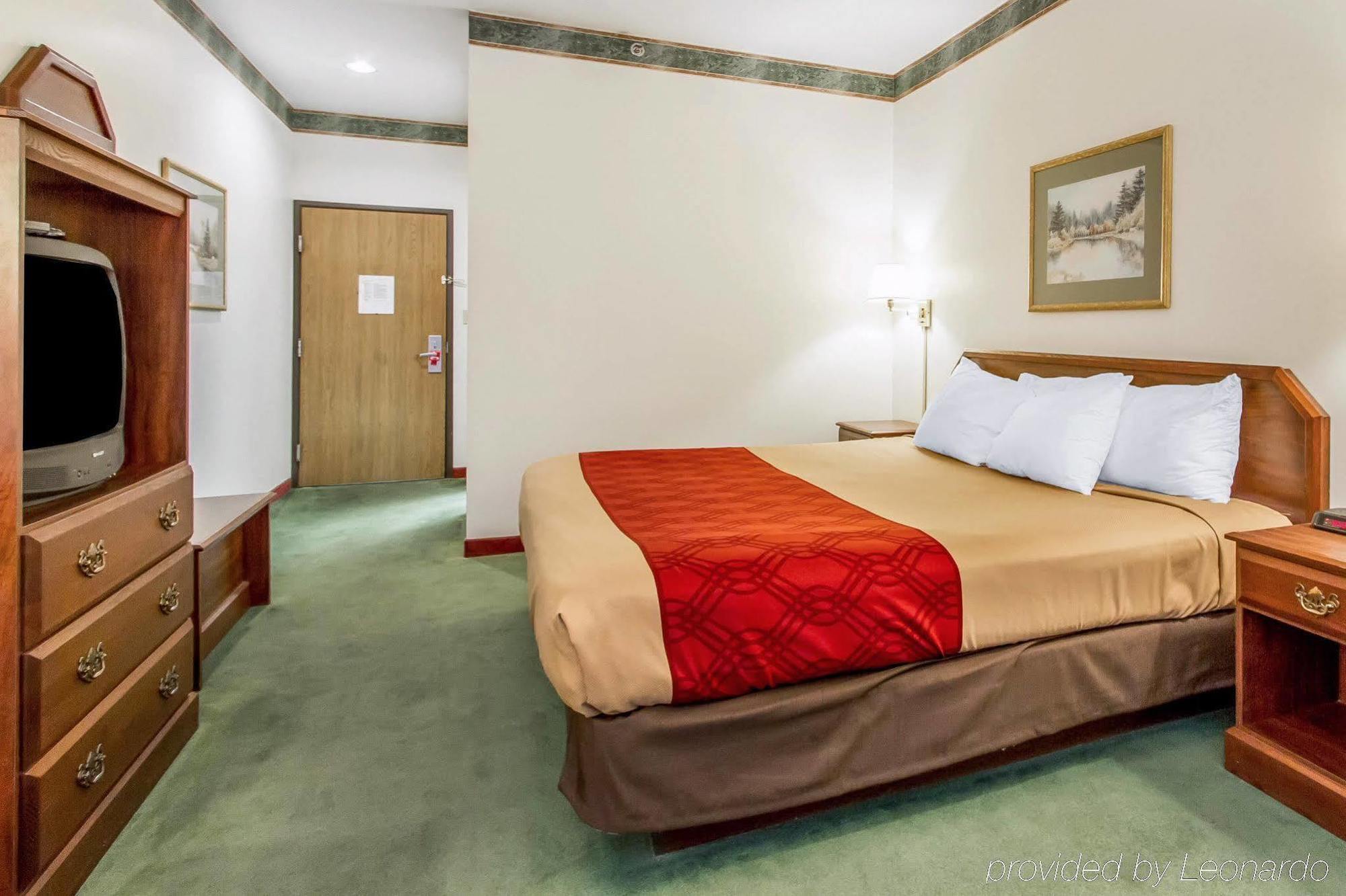 Quality Inn Cadiz Exterior photo