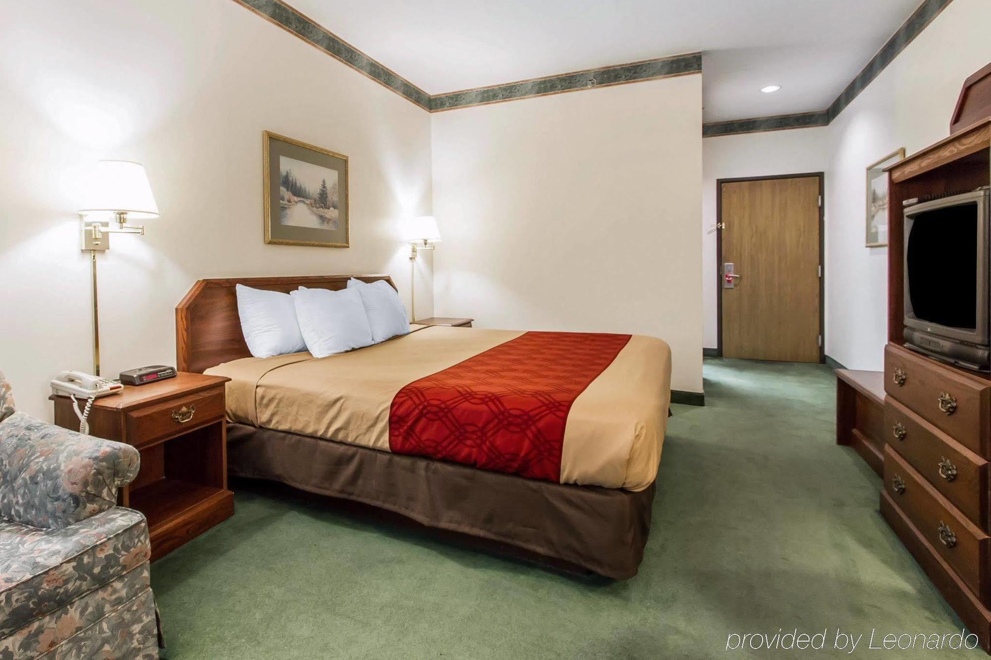 Quality Inn Cadiz Exterior photo