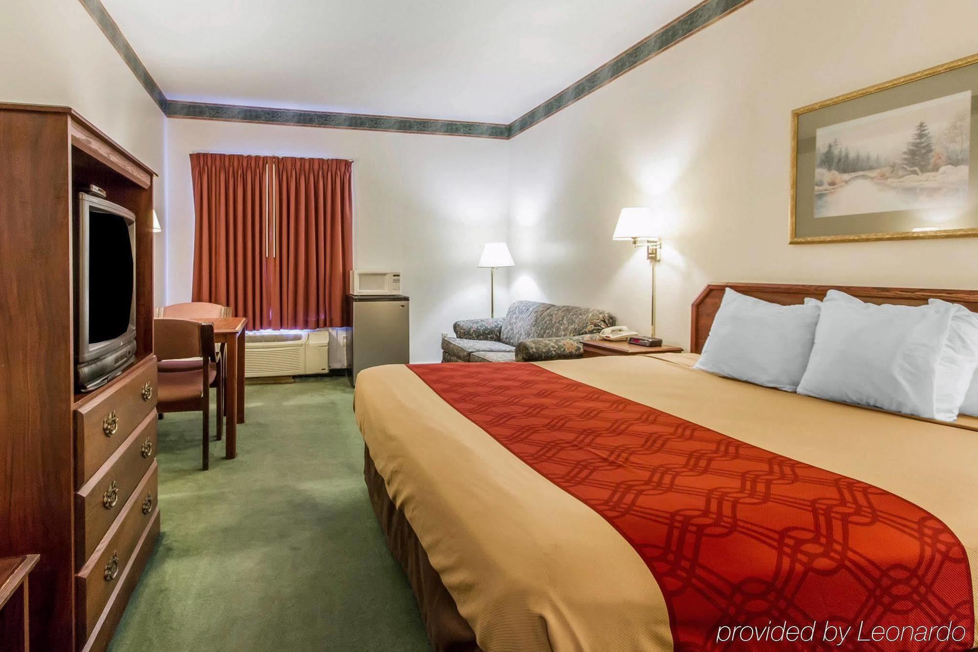 Quality Inn Cadiz Exterior photo