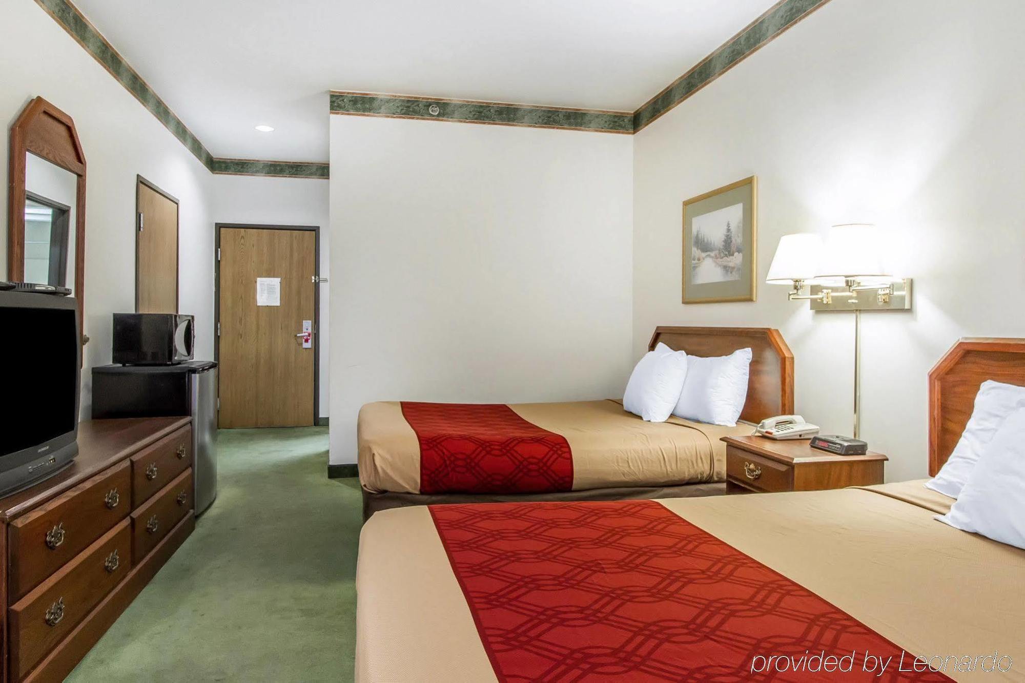 Quality Inn Cadiz Exterior photo